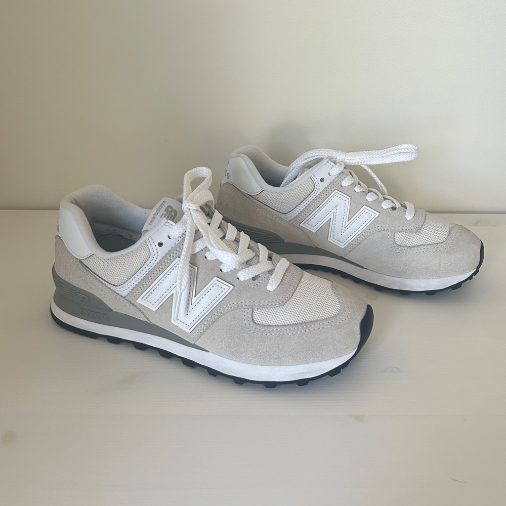 New Balance Women's Sneakers - White and Gray